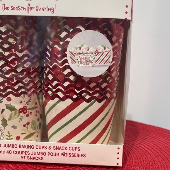 Baking Cups Red and Green Christmas 40 Jumbo Pieces NWT - Picture 2 of 9